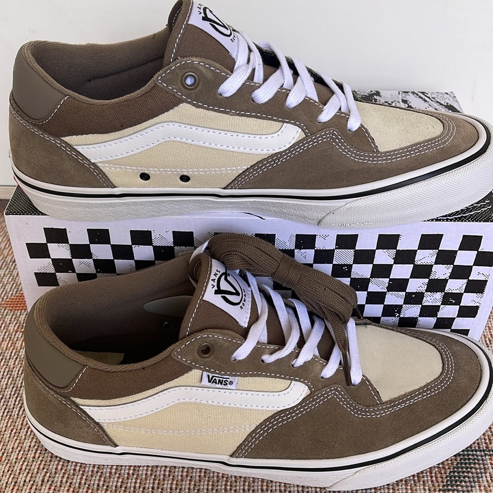 Vans WMNS Rowan Walnut
VN0A5JIC1NU
Sneakers - Picture 2 of 16